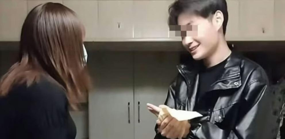 “Sister Hong”, el hombre que se disfrazaba de mujer y grabó en secreto a miles de personas