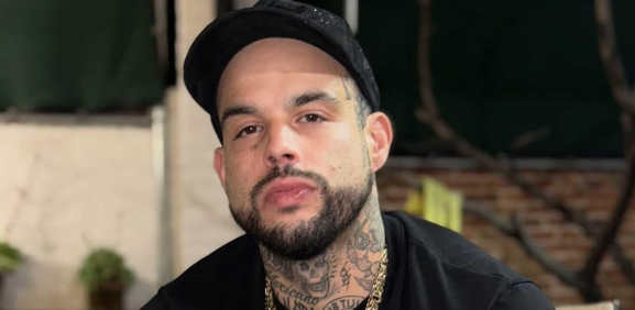 Emiliano Aguilar se disculpa con reportero tras agresión en el aeropuerto