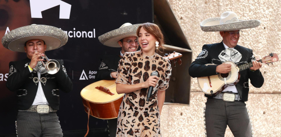Majo Aguilar celebra su primer auditorio nacional