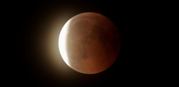 Así se vio el eclipse lunar más largo del siglo