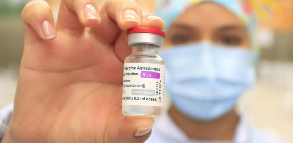 Vacuna AstraZeneca no previene el Covid-19