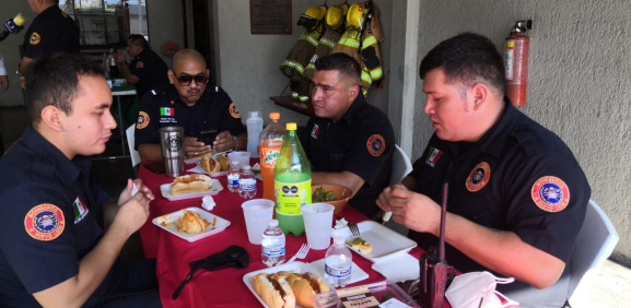 Día del bombero. Festejan en la colonia las brisas en Monterrey 