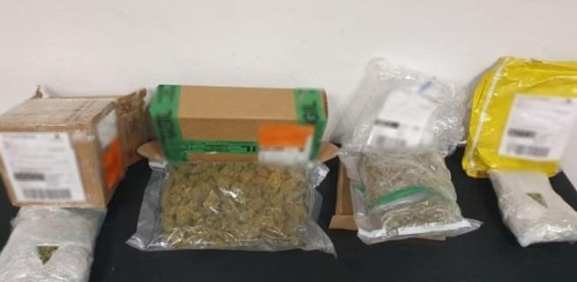 Guardia Nacional inmoviliza 3 paquetes y un sobre de mariguana