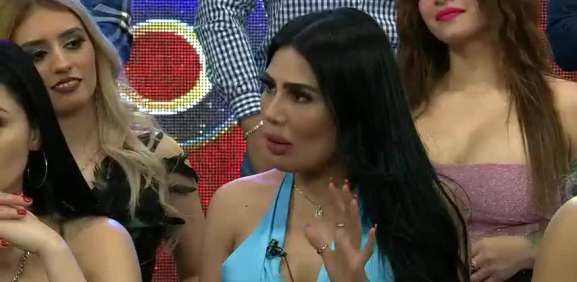 La sensual chica confirma que son los costosos regalos que dan sus fans