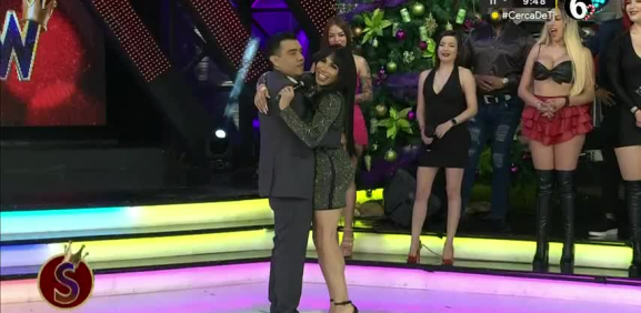 En su visita a 'Es Show' Regina tiene un fugaz romance con Ángel.