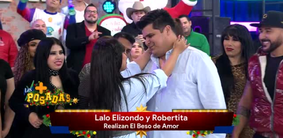 Lalo Elizondo llega a los retos de los besos en 'Las Posadas' y que mejor con Robertita