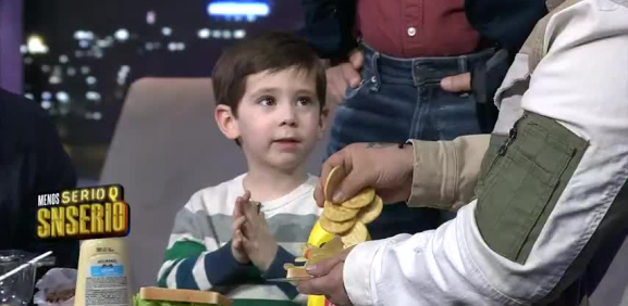 El famoso chefcito Carlitos explica su receta de sándwich