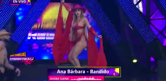 La chica 90 trae la imitación y la belleza de Ana Bárbara