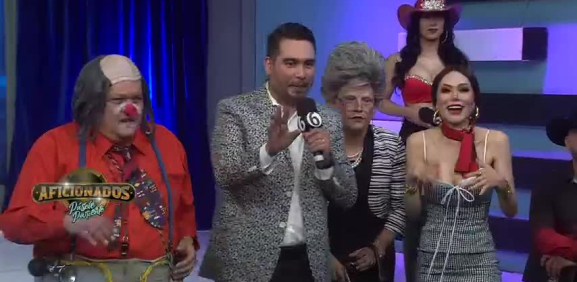 'Mamá Chelo' invita a todo el público y ventila la fiesta del productor de 'Es Show'