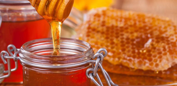 Gracias a este proceso natural es que se conversa para siempre la miel