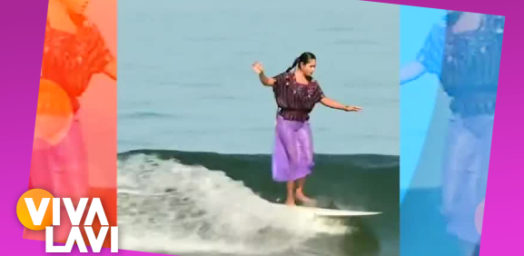 Surfista mexicana sorprende al desafiar las olas con su huipil