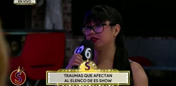 La sensual chica confiesa los traumas que tiene desde niña y como los supera.