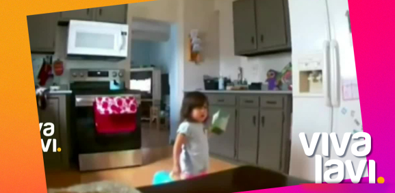 Niña juega con ser imaginario y la agrede