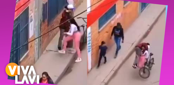 Mujer se echa al hombro a su novio borracho y carga una bici