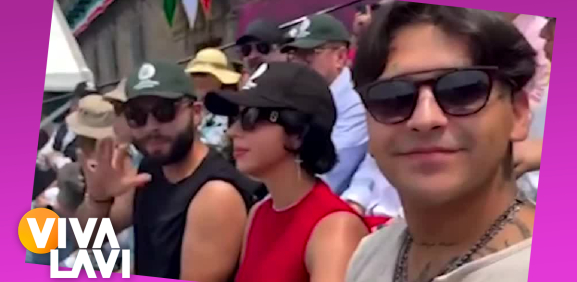 Ángela Aguilar y Christian Nodal son captados en desfile de CDMX