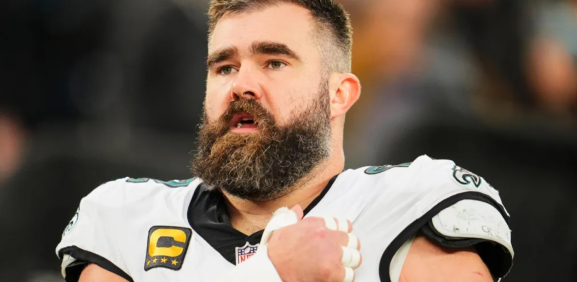 Jason Kelce esta de vuelta en Philadelphia