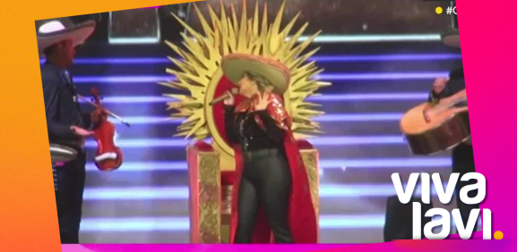 Alicia Villarreal manda mensaje a Cruz Martínez durante su show