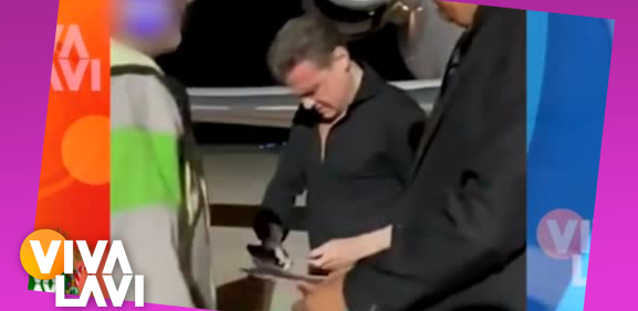 Luis Miguel le regala autógrafo a fan en el aeropuerto de Tampico