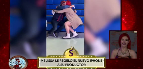 'Roger 4k' fue sorprendido con las manos en el iphone que le regaló la pelirroja de 'Es Show'