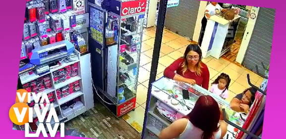 Descubren a mujer robando y le dan brutal golpiza