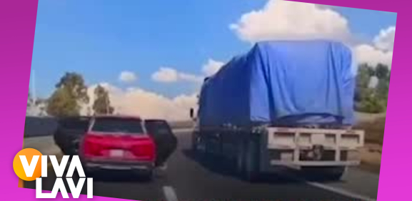 Familia libra asalto en plena carretera