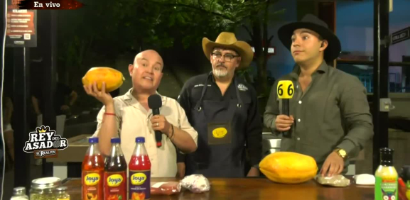 El rey del chisme muestra que tiene mucha experiencia en la cocina al conocer su ingrediente secreto