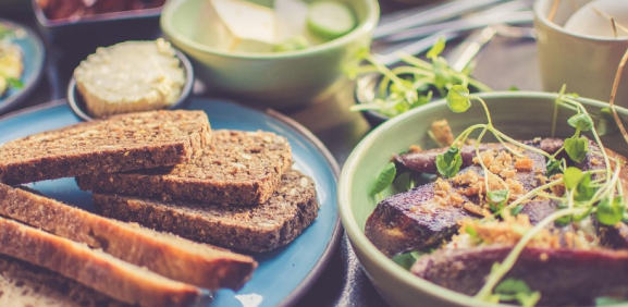 Alimentación saludable para personas mayores: lo que sí y lo que no