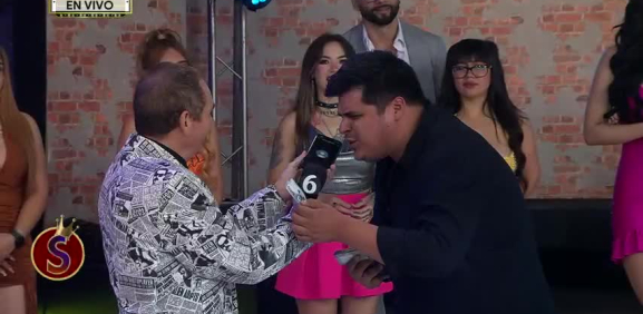 Tremendo escándalo se hace con el conductor con una llamada de este chofer