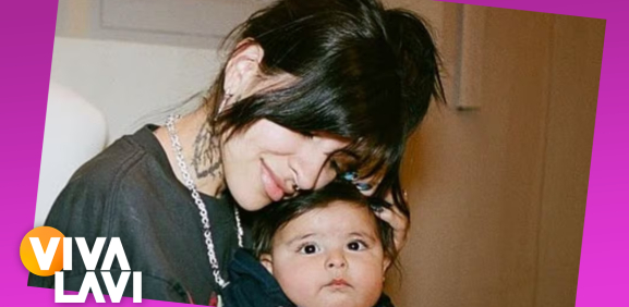 Cazzu llega a México con su hija Inti