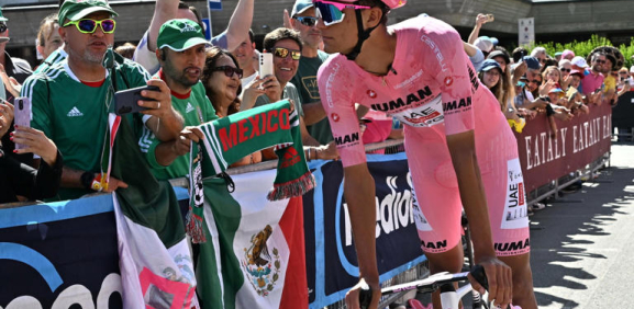 Un par de contradicciones en el UAE tienen en peligro el futuro del ciclista mexicano.