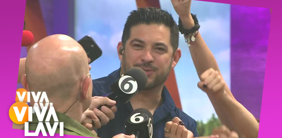 Carlos Posadas regresa de su viaje y así lo reciben en 'Vivalavi'