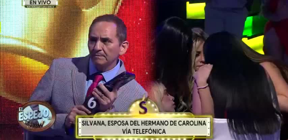 La chica de 'Es Show' en pleno espejo se desmaya al recibir esta llamada