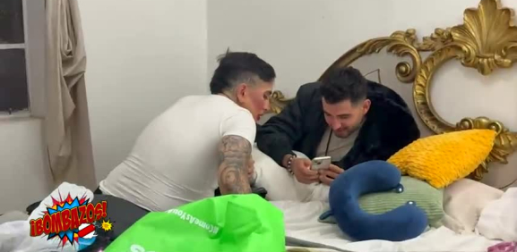 El personaje mete personas en los hoteles después de la presentación en CDMX