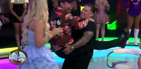 Las cosas se ponen tensas entre la pareja al tener un tercero