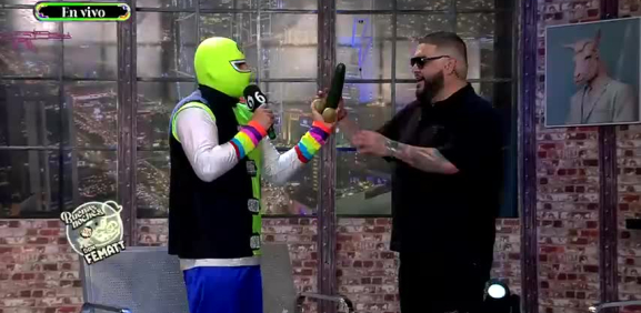 Tras el final de 'Acábatelo' los personajes vuelven a estar juntos ahora en la barra nocturna