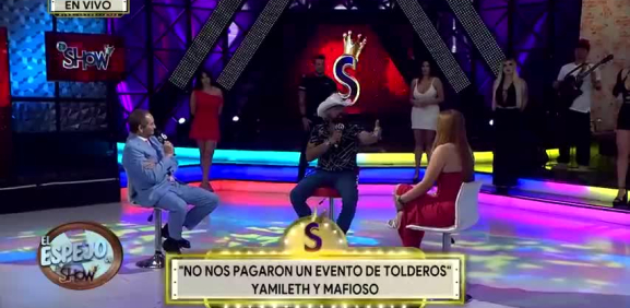La chica suelta la sopa sobre lo que pasa en los eventos junto a sus compañeros
