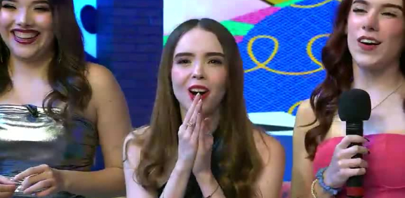 Le recomiendan a Natalia inscribirse para conquistar el amor del primer protagonista