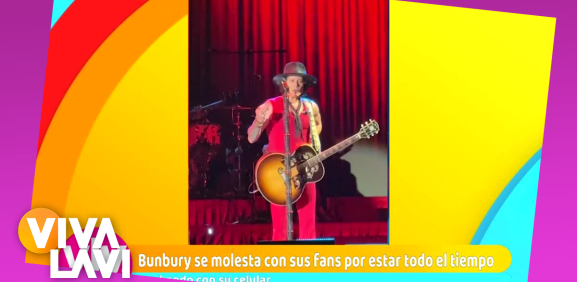 Enrique Bumbury se molesta con fans por usar celular en su concierto