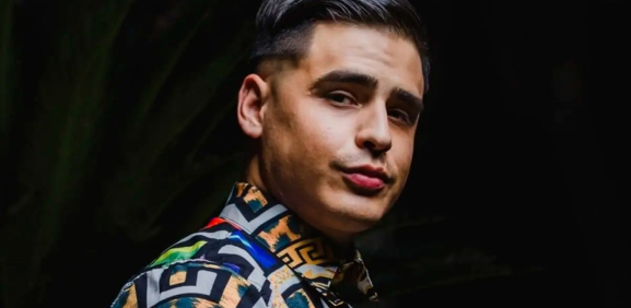 El famoso cantante urbano sorprende como el segundo confirmado
