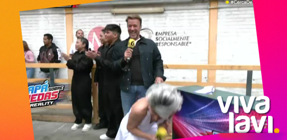La Maestra Resurrección es atacada por abejas