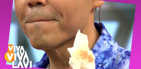 Desmaquillan a Ángel Castro en vivo
