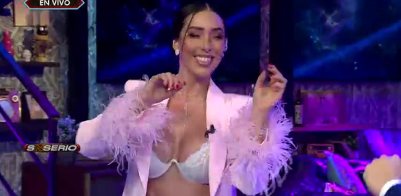 La conductora sigue deslumbrando con sus looks