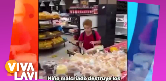 Menor destroza pasteles de exhibición en supermercado