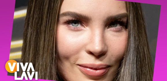 Belinda recibe pintura de ella hecha por fan
