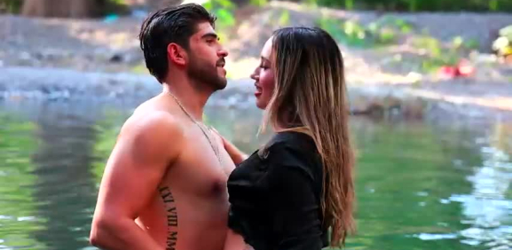 El protagonita empieza a conocer a sus participantes