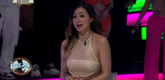 La conductora de 'Es Show' suelta la sopa sobre su pasado