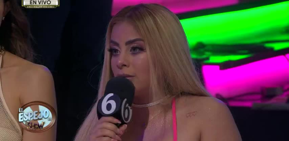 La sensual chica se pone sensible como madre soltera