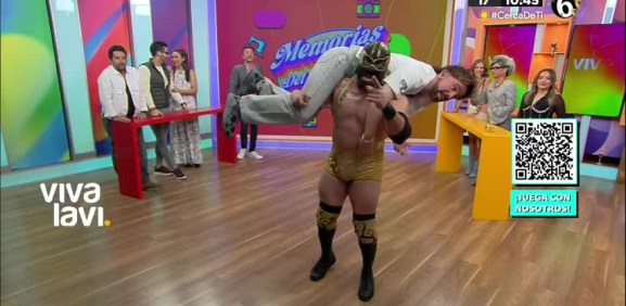 Así mandan sacar a ' Chicken' de VivalaviMx