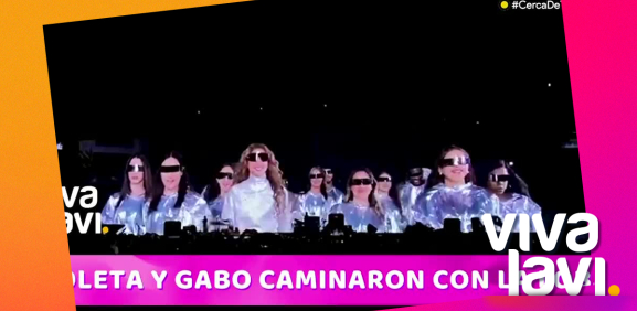 Gabo Ramos y Violeta Moreno desfilan junto a Shakira en su concierto