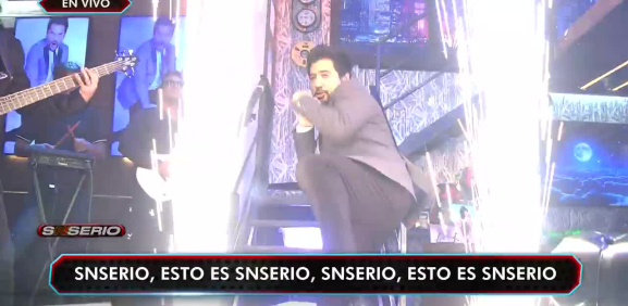 Gabo Ramos tiene un pequeño incidente con la pirotecnia del programa